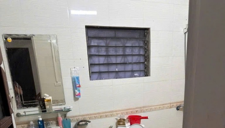 Cho thuê nhà ngõ ô tô phố Hoàng Hoa Thám, 35m2 - 5 tầng, MT 4m, 4 ngủ, 15 Triệu - ở GĐ, VP Công ty